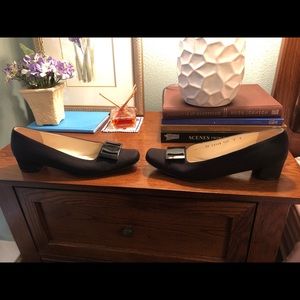 Ferragamo black fabric pump 9B